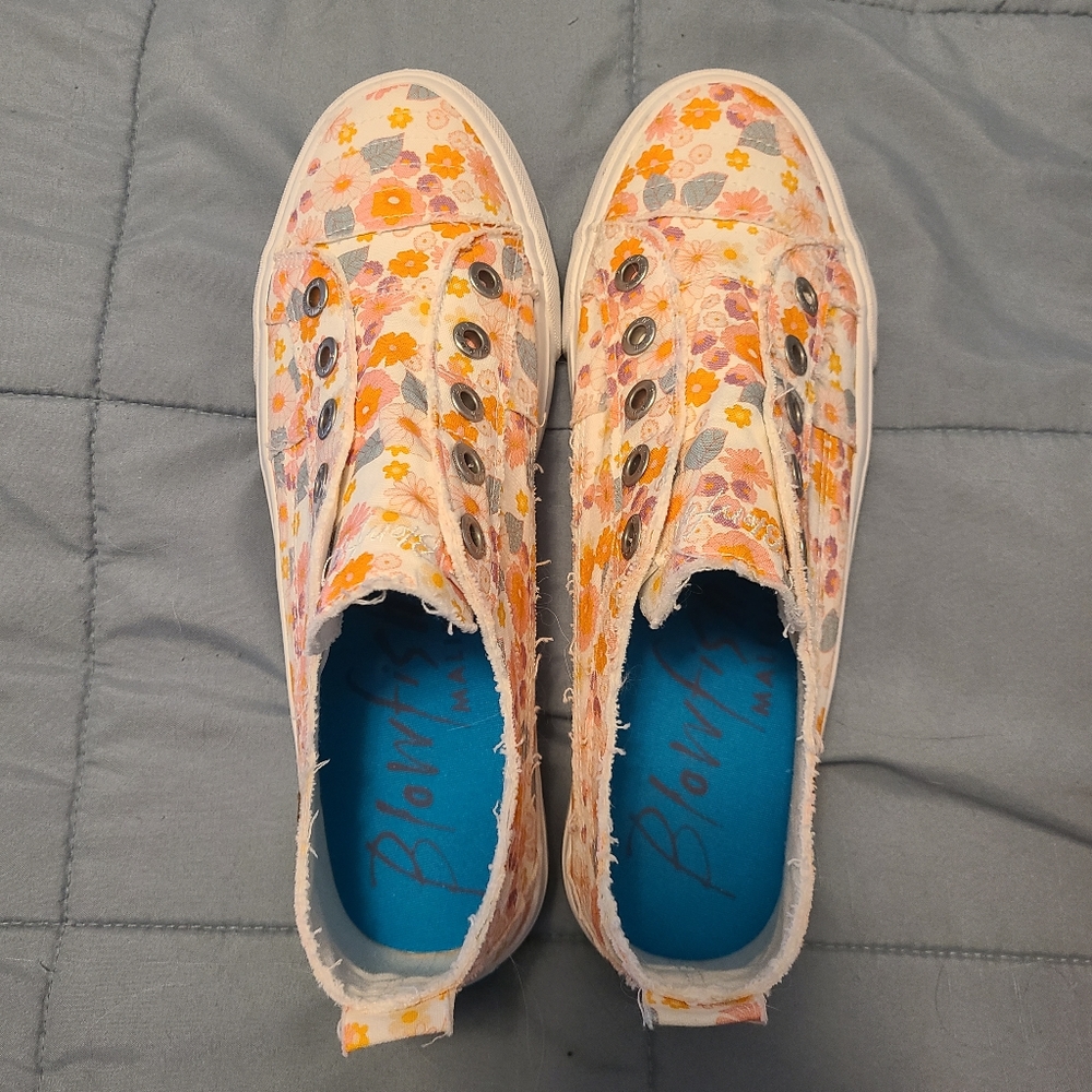 Bright spring sneaker